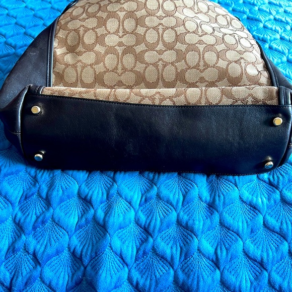 Coach Shoulder Bag In Signature Canvas - Picture 4 of 10